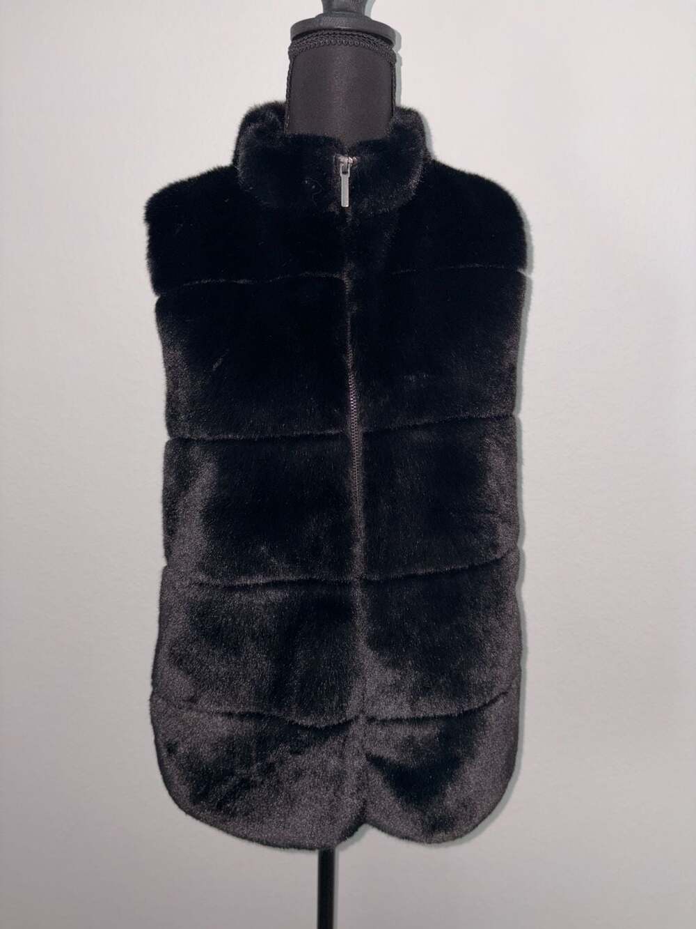 Chico's Faux Fur Vest Size 1 M Black